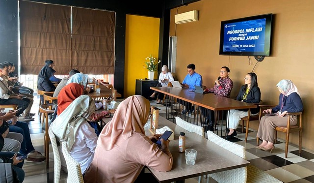 BI Jambi saat Ngobrol Inflasi dengan Forum Wartawan Ekonomi Bisnis (Forweb) Jambi. Foto: dok. BI Jambi