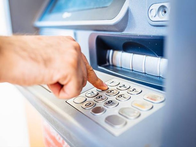 Ilustrasi Cara Isi Flazz BCA Di ATM, Foto: Unsplash/FilippoBacci.