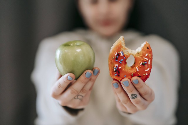 Ilustrasi Cara Menahan Nafsu Makan, Foto:pexels/Andres Ayrton