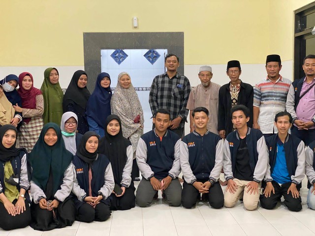 Team KKNT Desa Kemantren Umsida bersama Ranting Aisyiyah Muhammdiyah