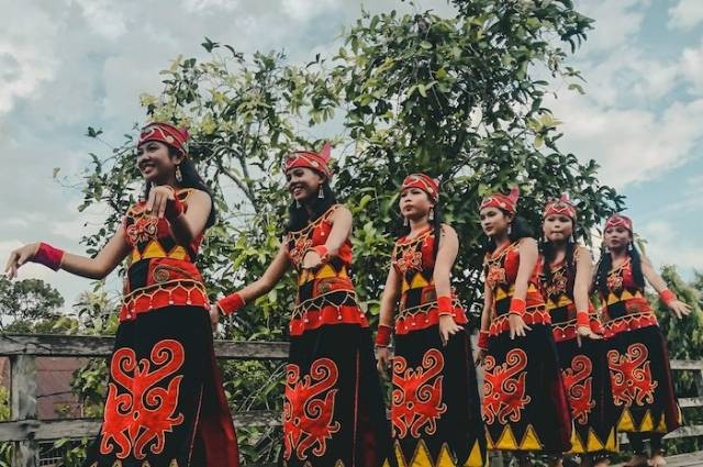 Ilustrasi budaya suku dayak, sumber foto: Footnote In Travel by pexels.com