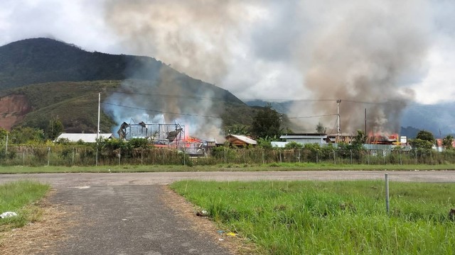 Kerusuhan Pecah Di Dogiyai Papua Tengah Usai Penyerangan Satgas Damai ...