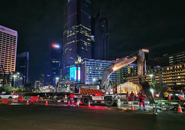 PT Semen Indonesia (Persero) Tbk atau SIG garap perbaikan 14 koridor jalur bus Transjakarta menggunakan beton cepat kering (SpeedCrete). Foto: Dok. Semen Indonesia
