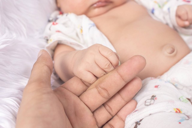 Mengenal Hernia Umbilikalis pada Bayi dan Apa Penyebabnya. Foto: Shutterstock