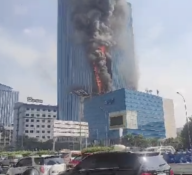 Gedung K-Link Tower terbakar. Dok: Ist.