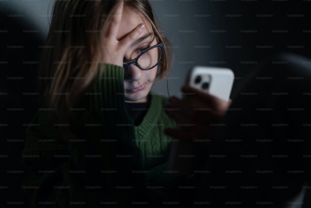Ilustrasi Cara Mencegah Cyber Bullying. Foto: Unsplash/Unsplash+