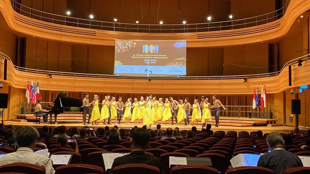 PSM UAJY saat tampil di ajang The 13th International Choral Festival Orientale Concentus (ICFOC) di Singapura. Foto: istimewa