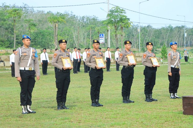 Empat anggota Polres Tulang Bawang Barat di PTDH. | Foto: Dok Polres Tulang Bawang Barat