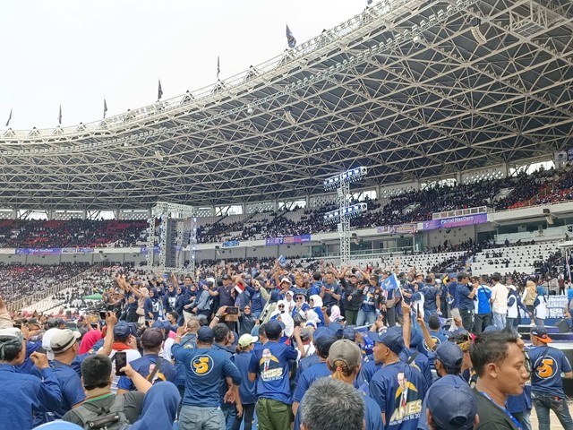 Suasana Apel Siaga Perubahan Partai NasDem di GBK, Senayan, Minggu (16/7). Foto: Zamachsyari/kumparan