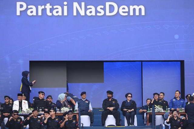 Surya Paloh dalam acara Apel Siaga Perubahan Partai NasDem di GBK, Senayan, Minggu (16/7/2023). Foto: Dicky Adam Sidiq/kumparan