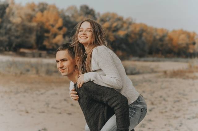 Ilustrasi cara agar mantan ngajak balikan duluan lewat chat, sumber foto: Marina Abrosimova by pexels.com