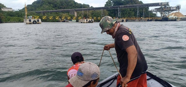 Ribuan amunisi di perairan Dermaga PT. SBI Desa Bonsayur, Cilacap. Foto: TNI