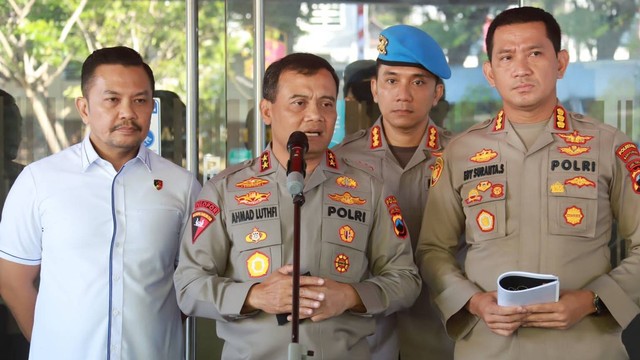 Kapolda Jawa Tengah Irjen Pol Ahmad Luthfi (tengah). Foto: Dok. Istimewa