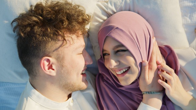 Panggilan sayang merupakan salah satu cara yang umum digunakan oleh banyak orang untuk mengekspresikan rasa kasih sayang. Foto: Pexels.com