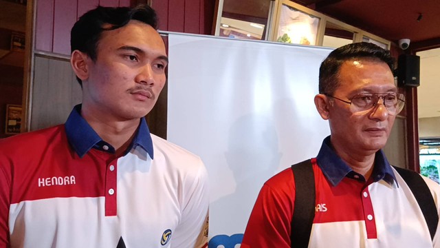 Pemain dan pelatih LavAni, Hendra Kurniawan (kiri) dan Samsul Jais, dalam konferensi pers SEA V League 2023 di Senayan City, Jakarta, Senin (17/7). Foto: Jodi Hermawan/kumparan