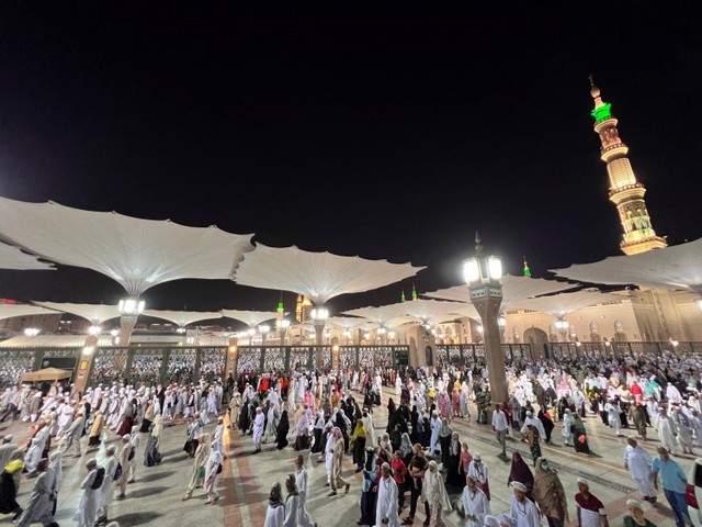 Suasana Masjid Nabawi di Kota Madinah, Arab Saudi. Foto: Ahmad Romadoni/kumparan