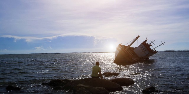 Ilustrasi kapal tenggelam. Foto: Peang 99/Shutterstock