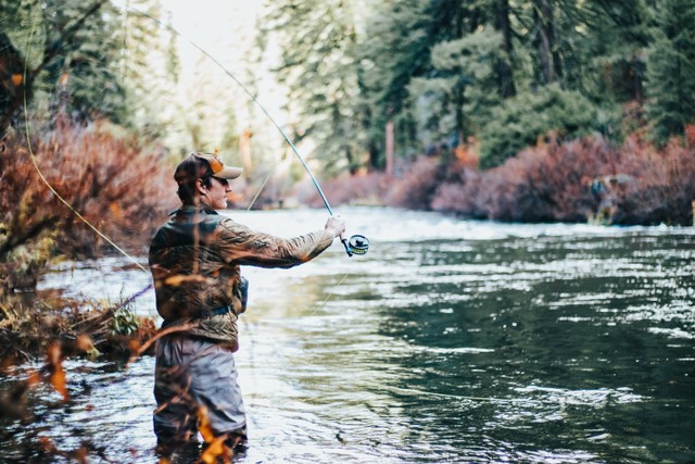 Ilustrasi Tips Memancing di Air Keruh. Sumber: Unsplash