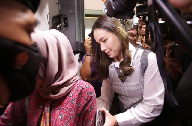 Lady Nayoan saat menghadiri sidang cerai perdana di Pengadilan Negeri Bekasi, Selasa (18/7). Foto: Agus Apriyanto