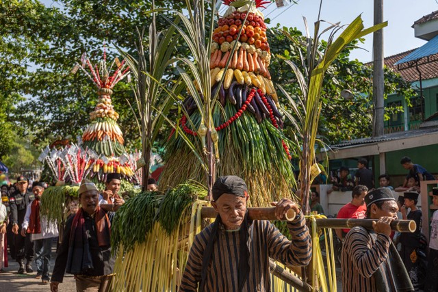 Mengenal Barikan Kubro, Tradisi Warga Karimunjawa untuk Mensyukuri Hasil  Bumi | kumparan.com