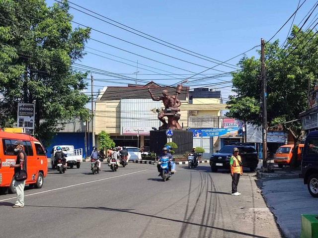 Patung knalpot Purbalingga (sumber foto: Gani nur latifa)