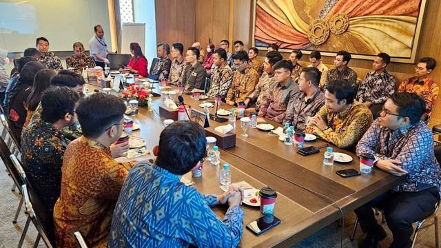 Pegawai PLN mendapatkan briefing terkait program Pegawai Tugas Belajar (PTB). foto: istimewa