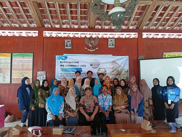 Kegiatan Sosialisasi Cookies dari Limbah Bonggol Jagung oleh Tim KKN-T IPB bersama Kader Kampung KB Desa Simo, Kecamatan Kradenan, Kabupaten Grobogan. Foto : Tim KKN-T Inovasi IPB 2023