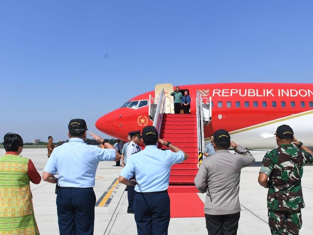 Presiden Joko Widodo dan Ibu Iriana Joko Widodo bertolak menuju Provinsi Bengkulu guna melakukan kunjungan kerja pada Rabu, 19 Juli 2023.  Foto: Kris/Biro Pers Sekretariat Presiden