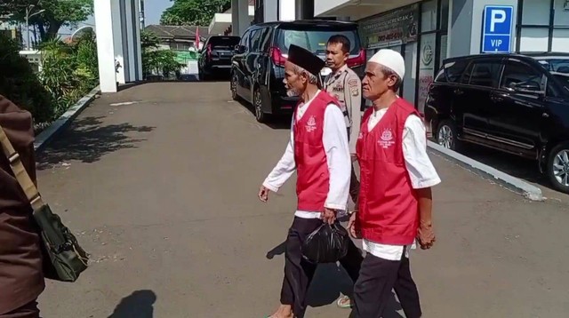 Wowon CS saat memasuki Pengadilan Negeri Bekasi untuk menjalani sidang kedua, Rabu (19/7).  Foto: Dok. kumparan