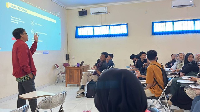 kaprodi Ilkom UNIMMA menjelaskan skema program MBKM kepada mahasiswa