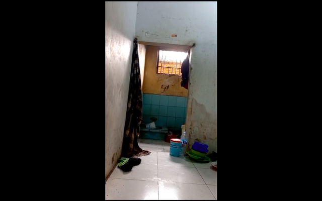 Kondisi ruang tahanan Polsek Tallo yang dibobol oleh tahanan.  Foto: Dok. Istimewa