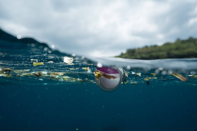 Ilustrasi sampah yang mengapung di lautan. Foto: Pixels