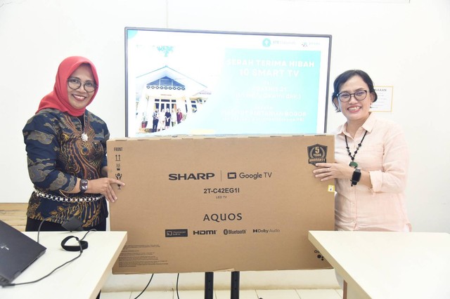 Agathis, Alumni Angkatan 21 Hibahkan Smart TV untuk Asrama IPB University