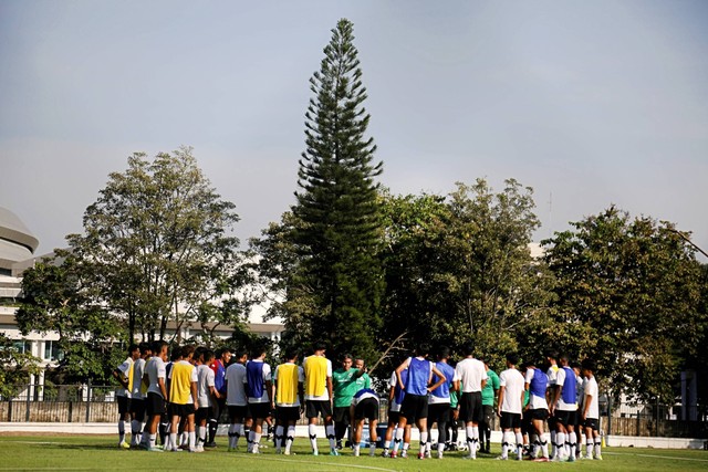 Pesepak bola Timnas U-17 mengikuti seleksi di Lapangan ABC, Senayan, Jakarta, Kamis (20/7/2023). Foto: Aditia Noviansyah/kumparan