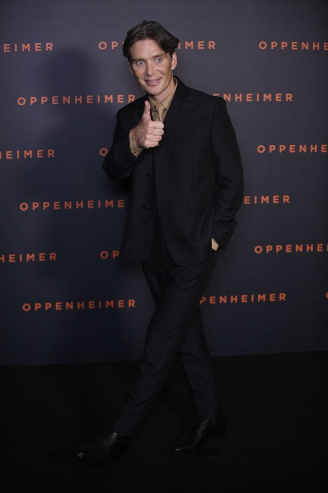 Aktor Irlandia Cillian Murphy berpose setibanya di "Premiere" film "Oppenheimer" di bioskop Grand Rex di Paris pada 11 Juli 2023. Foto: Julien De Rosa/AFP