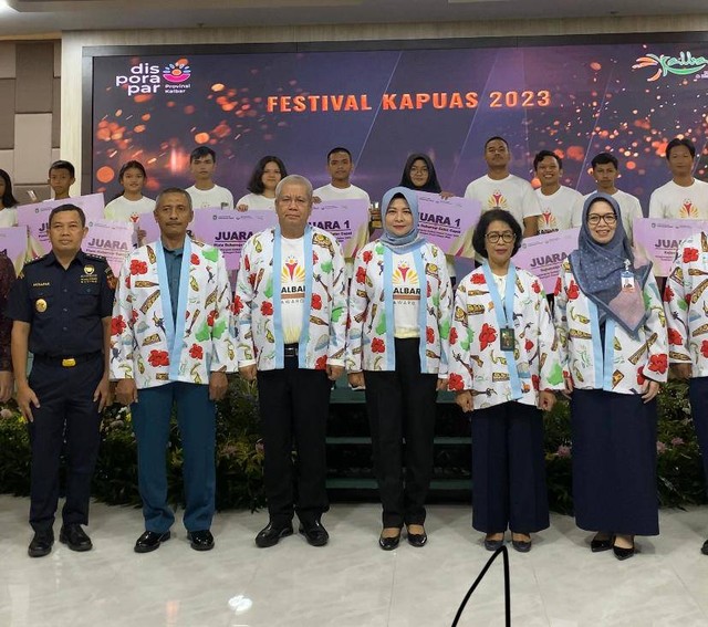 Baju Rimda dan budaya yang dikenakan tamu VIV di acara Kalbar Award 2023. Foto: Lydia Salsabilla/Hi!Pontianak