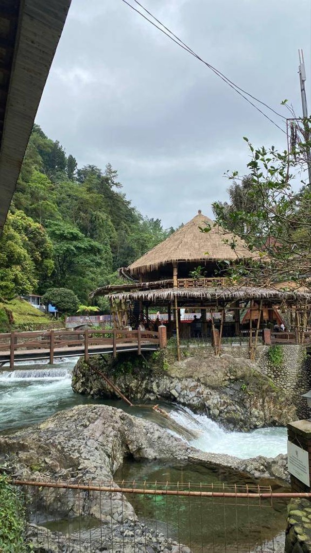 Pemandangan Alam yang menabjubkan di Curug Bayan ,sumber:Asmaran Dana(foto sendiri)