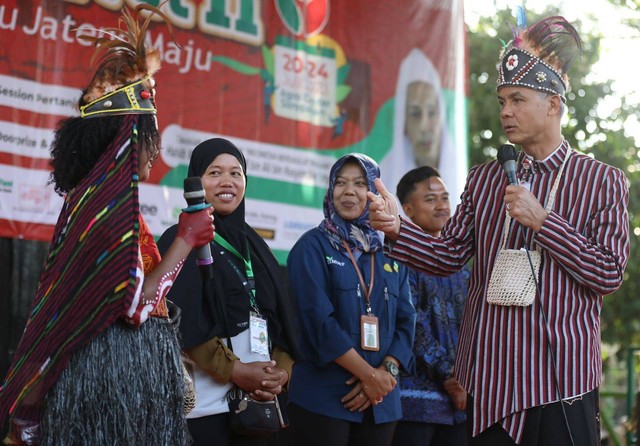 Gubernur Jawa Tengah Ganjar Pranowo dalam Soropadan Agro Center, Kecamatan Pringsurat, Kabupaten Temanggung, Kamis (20/7/2023). Foto: Dok. Istimewa