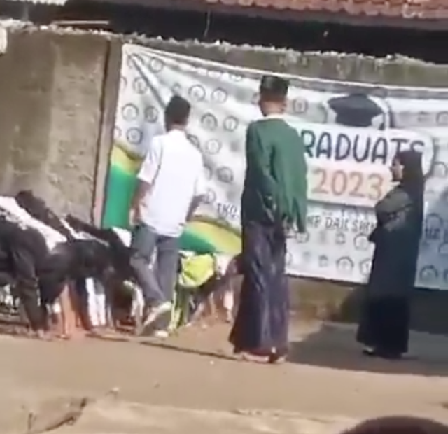 Bully Di SMP Di Cianjur: Dijemur Lalu Push-up, Ditendangi Di Bokong Dan ...