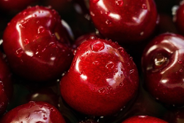 Manfaat apel merah. Gambar hanya ilustrasi. Foto: Unsplash.