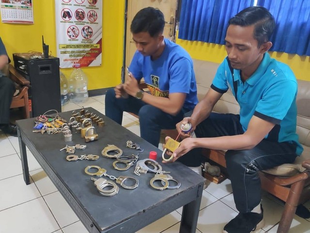 Pastikan Sarpras Keadaan Baik, Lapas Batang Lakukan Perawatan Gembok dan Borgol