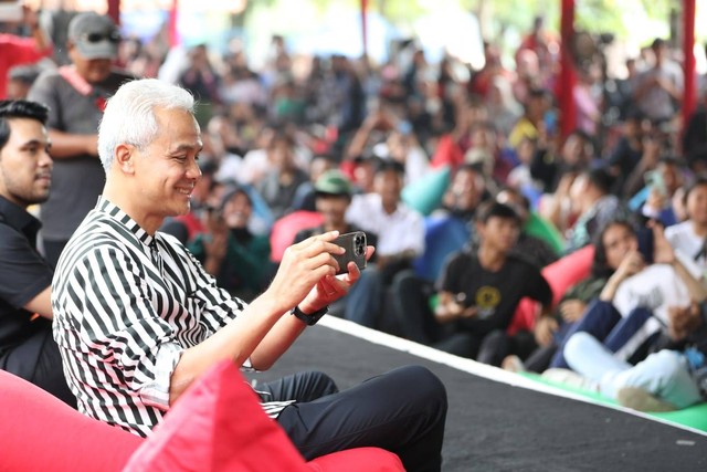 Bacapres Ganjar Pranowo bertemu dengan sejumlah pelaku industri kreatif di Cibinong, Bogor, Sabtu (22/7/2023). Foto: Dok. PDIP