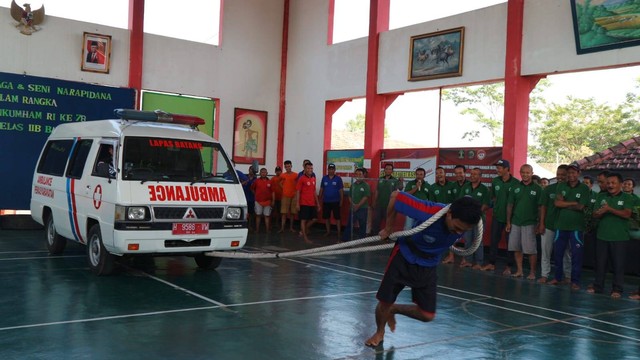 Satukan Semangat dan Antusiasme Warga Binaan Lewat Lomba Tarik Ambulance