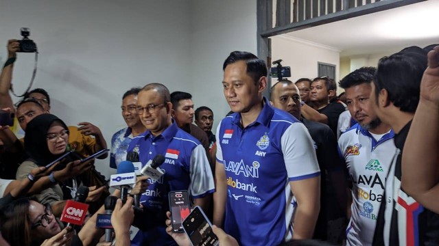 Bacapres Anies Baswedan dan Ketum Partai Demokrat Agus Harimurti Yudhoyono di Padepokan Voli Jenderal Kunarto, Sentul, Kabupaten Bogor, Jawa Barat, Sabtu (22/7/2023). Foto: Jonathan Devin/kumparan