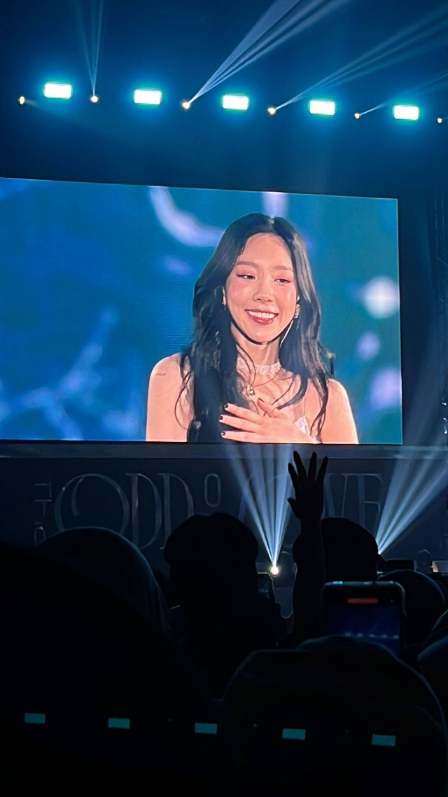 Taeyeon SNSD saat konser The Odd of Love in Jakarta di ICE BSD, Sabtu (22/7).  Foto: Ela Nurlaela/kumparan