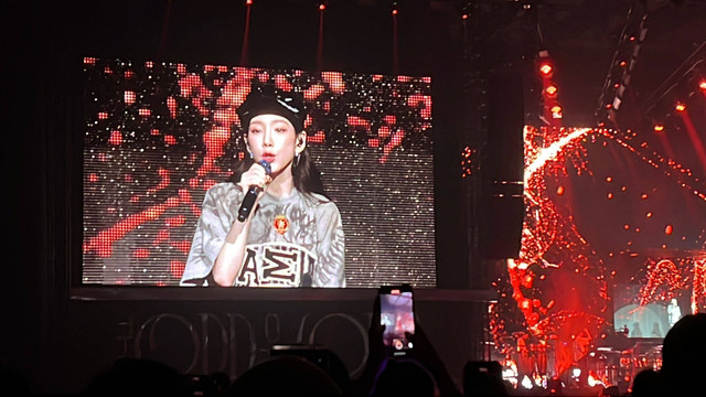 Taeyeon SNSD saat konser The Odd of Love in Jakarta di ICE BSD, Sabtu (22/7). Foto: Ela Nurlaela/kumparan