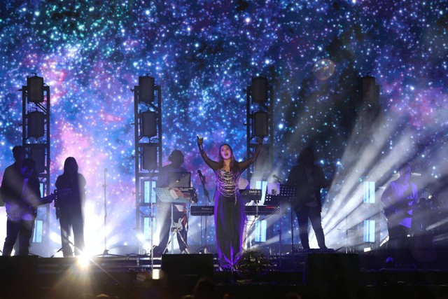 Raisa memeriahkan panggung we the fest 2023 di GBK Sport Complex, Senayan, Jakarta, Minggu (23 Juli 2023). Foto: Aditia Noviansyah/kumparan