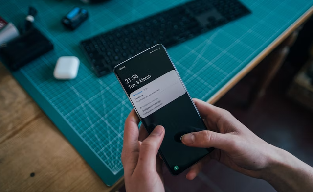 Cara Memblokir Notifikasi Chrome. Sumber: Unsplash/Jonas Leupe