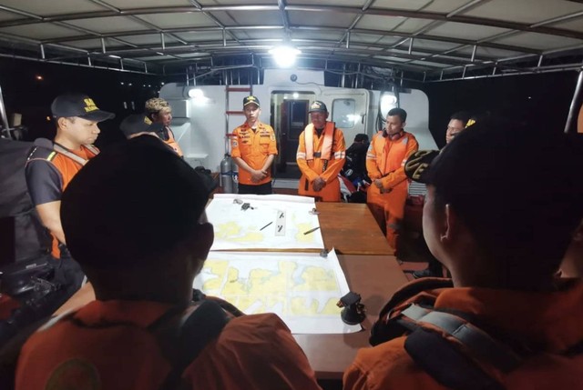 Tim Rescue Pos SAR Baubau dan Unit Siaga SAR Muna. Dok: Twitter @HumasSARKendari