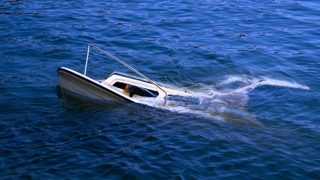 Ilustrasi kapal tenggelam. Foto: Shutterstock